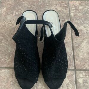 Charles Albert heal sandal in size 10